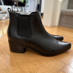 Blonde Black Leather Waterproof ankle boot 9 wide